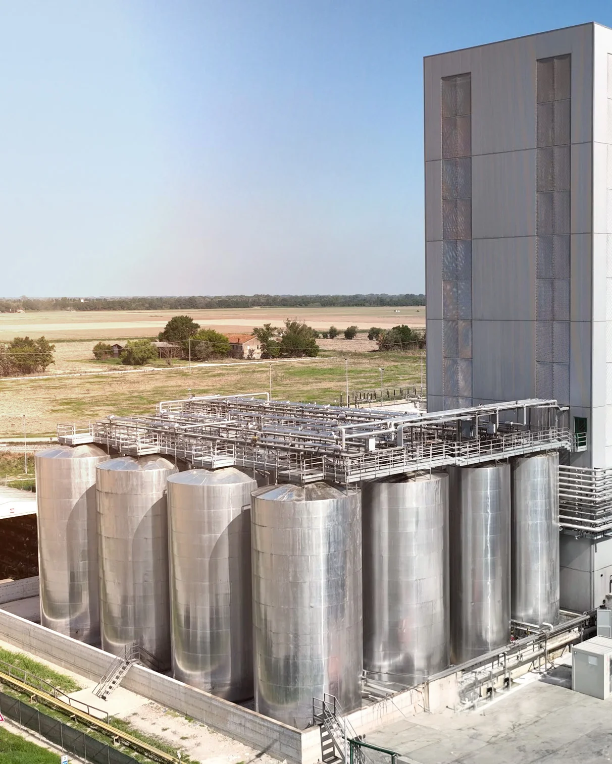 foto silos raffineria